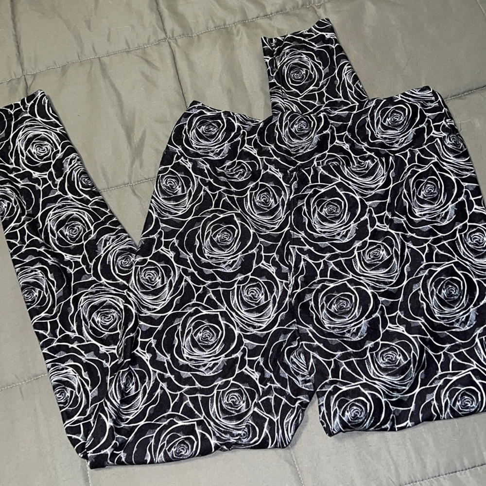 Charlie’s Project One Size Flower Leggings